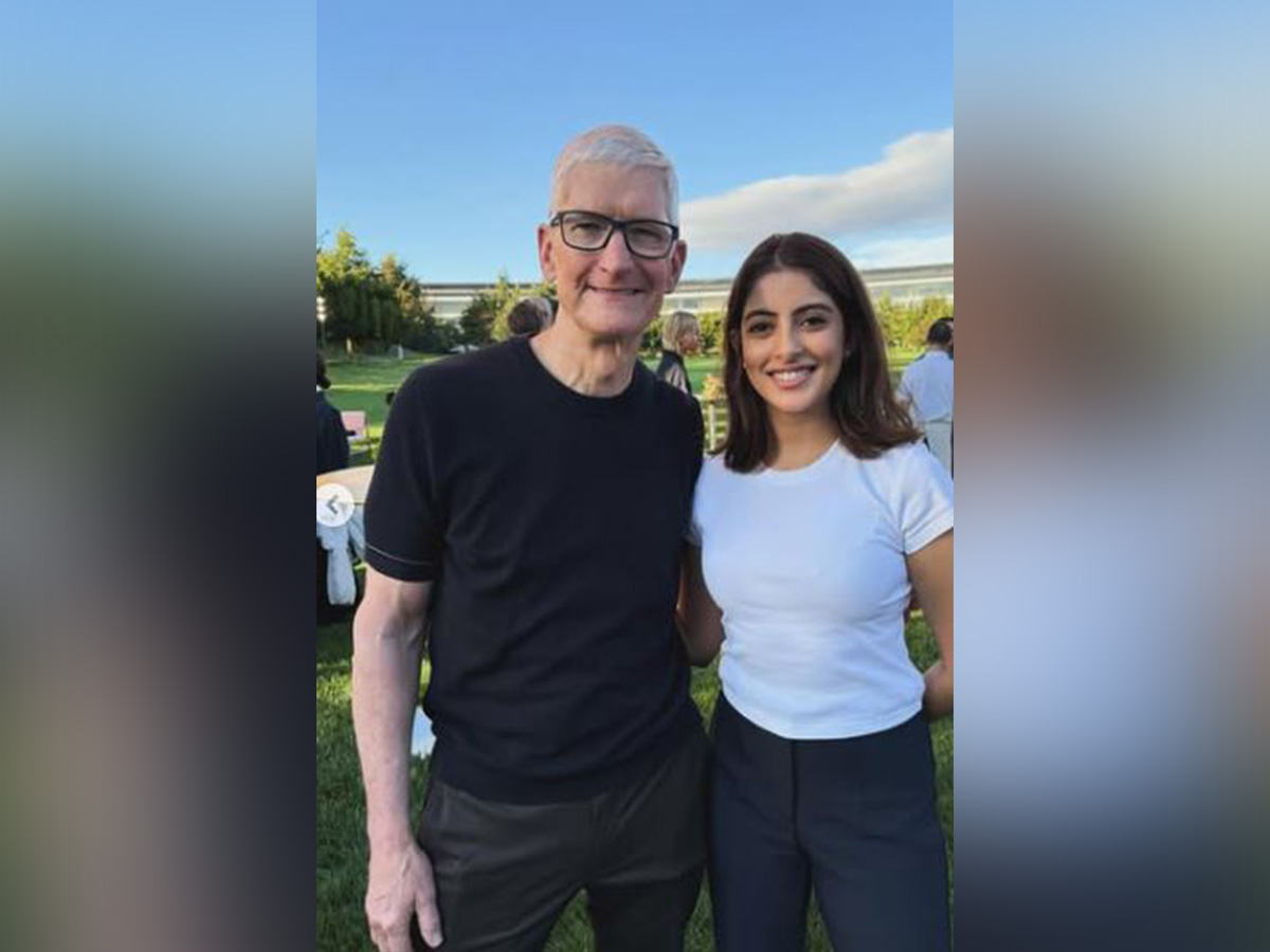 Navya Nanda with Apple CEO Tim Cook (Image source: Instagram)