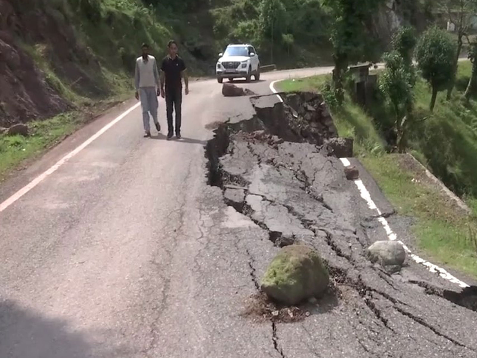 Rajouri's Kotranka-Khawas damaged due to heavy rains (Photo/ANI) Rajouri's Kotranka-Khawas damaged due to heavy rains (Photo/ANI)
