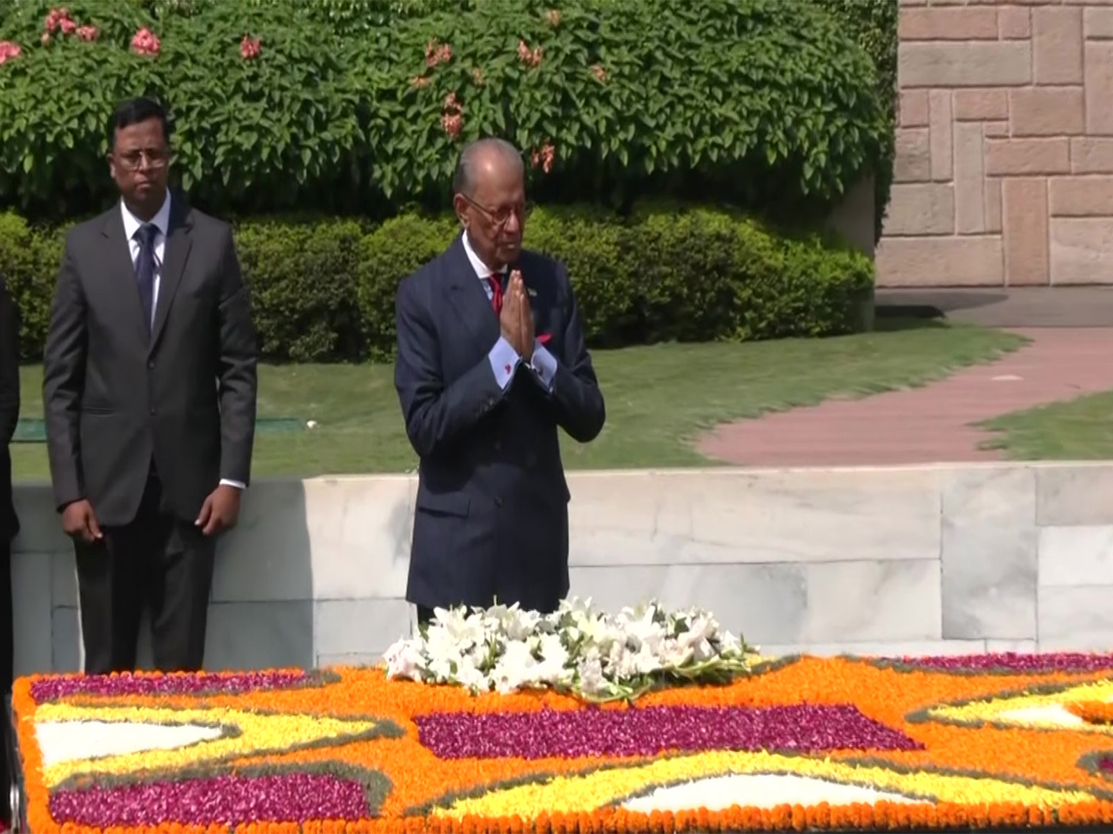PM of Mauritius Navin Ramgoolam paid homage to Mahatma Gandhi at Rajghat (Photo/ANI)