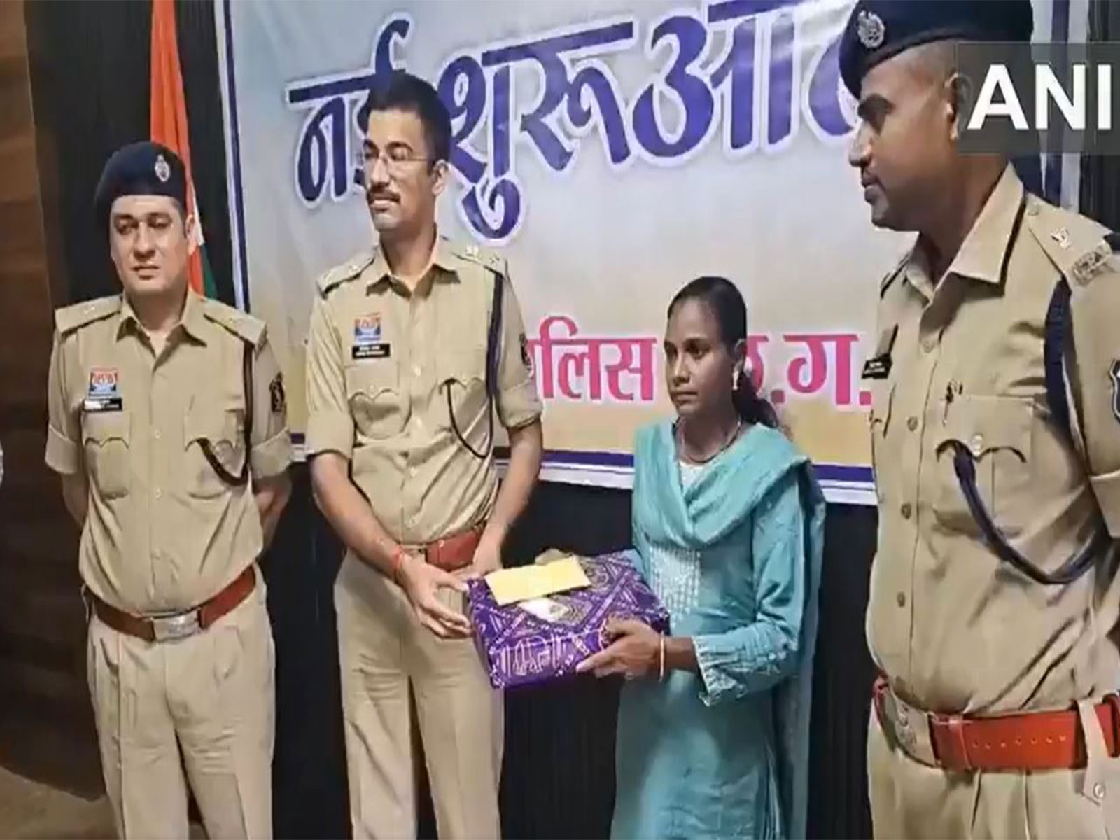 Chhattisgarh: Naxalite woman with 8 lakh bounty surrenders in Gariaband