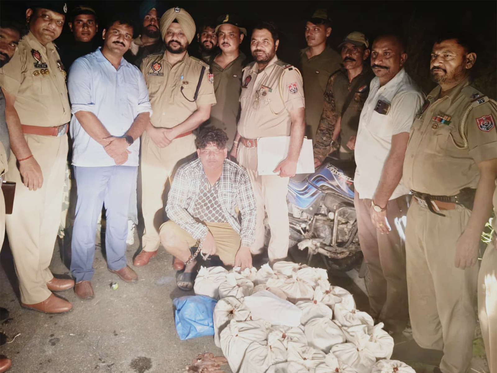 Punjab: BSF seizes heroin consignment, pistol in Amritsar; smuggler nabbed