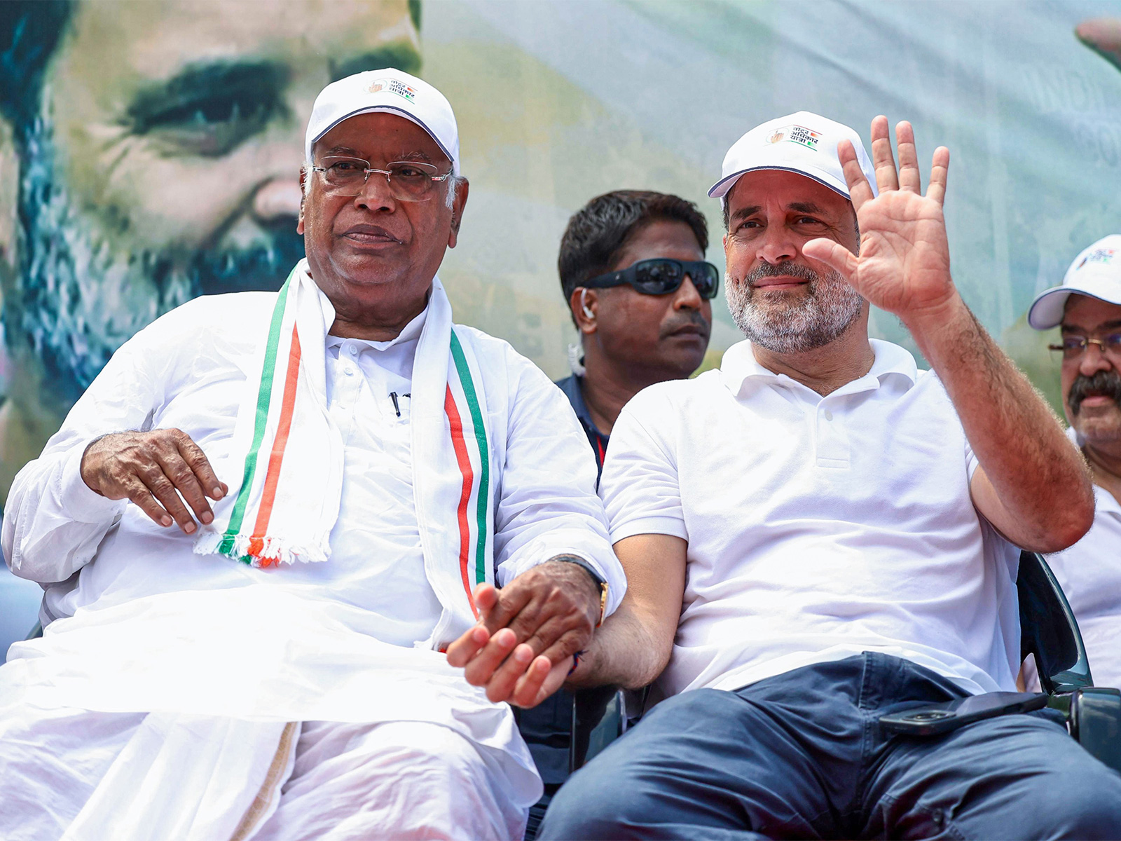 "Who is ECI shielding?"Congress President Kharge asks after Rahul Gandhi's voter deletion charge