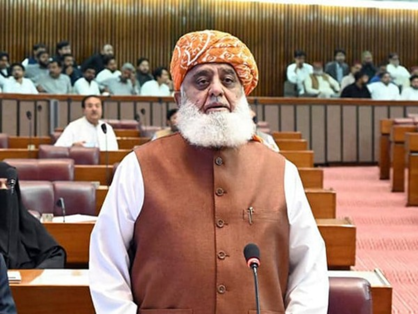 Fazlur Rehman slams the Pakistani government's failures, announces nationwide peace marches