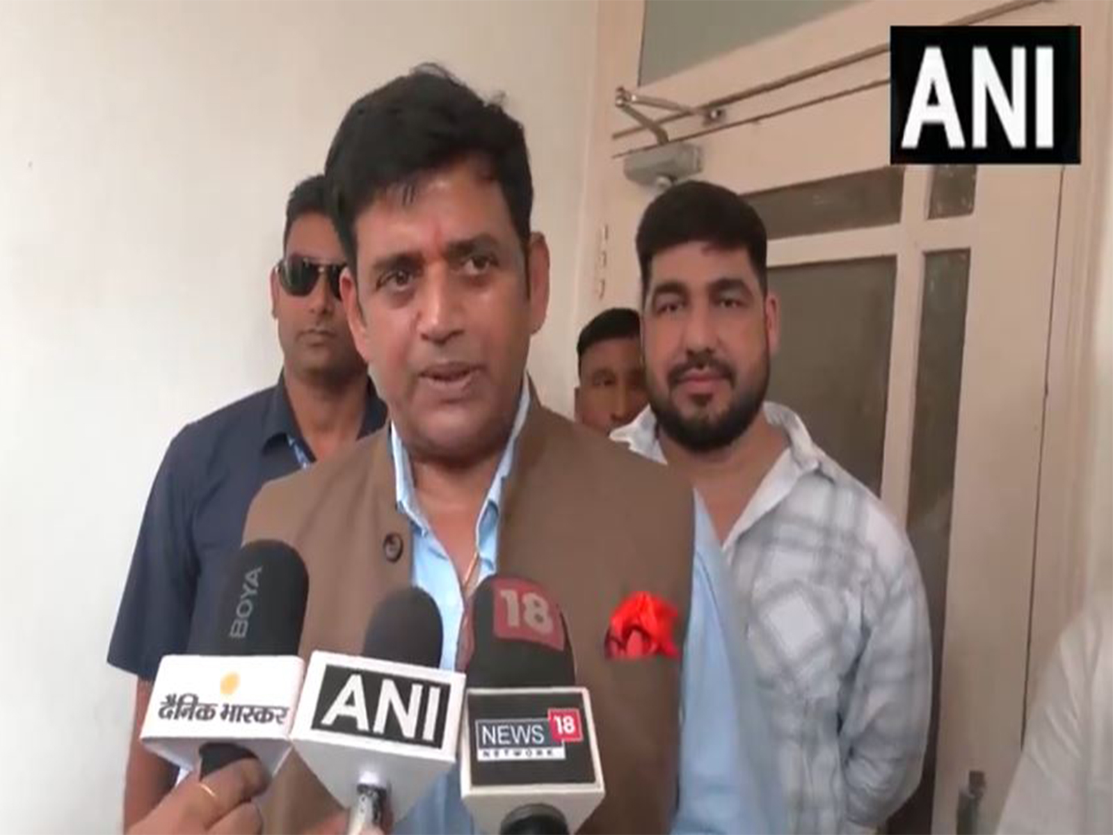 "UP doesn't want to see jungle raj, goonda raj again": BJP MP Ravi Kishan over Akhilesh's remarks on Azam Khan's release