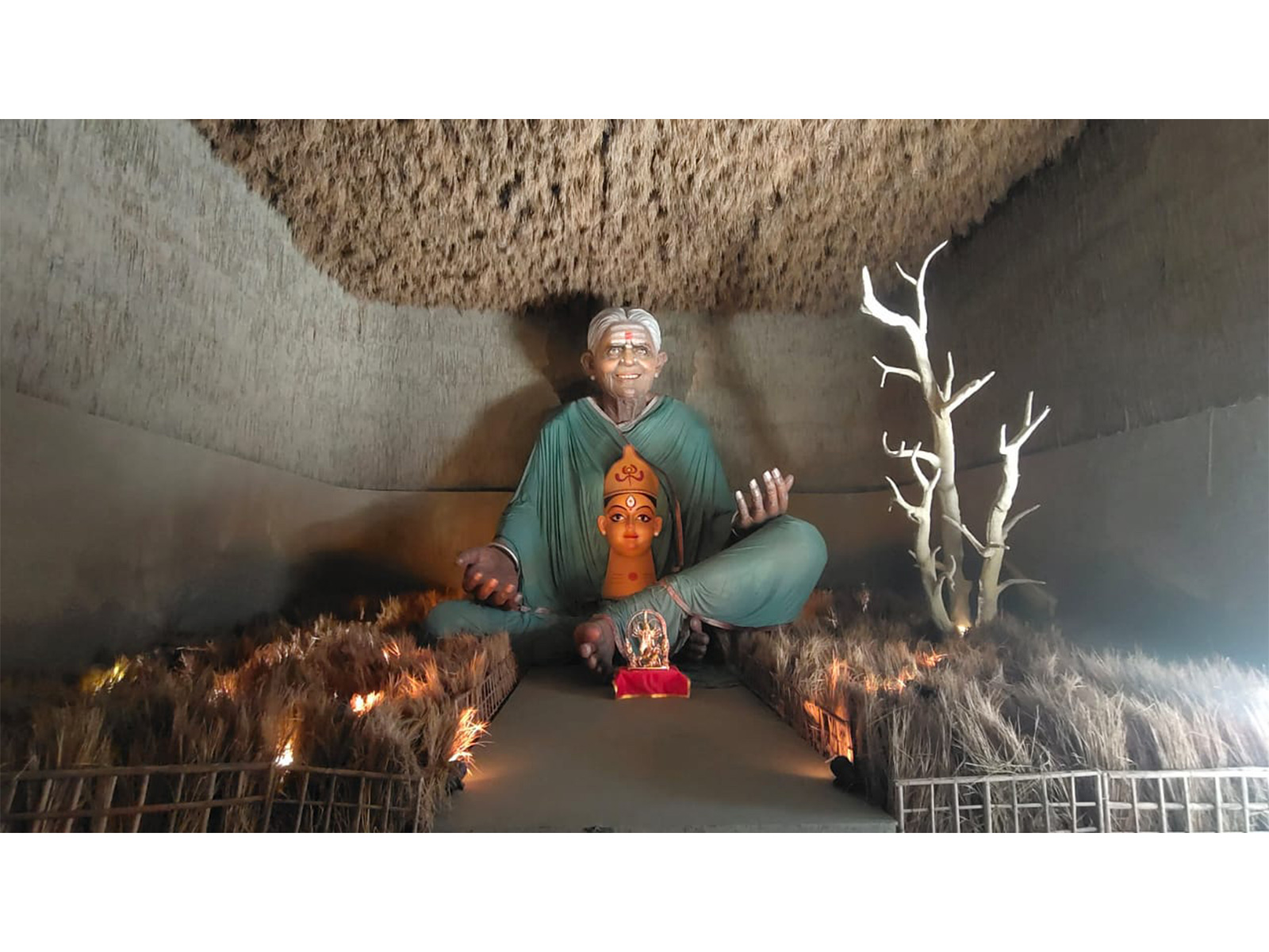 A towering 24-foot idol of Saalumarada Thimmakka (Photo/ANI) A towering 24-foot idol of Saalumarada Thimmakka (Photo/ANI)