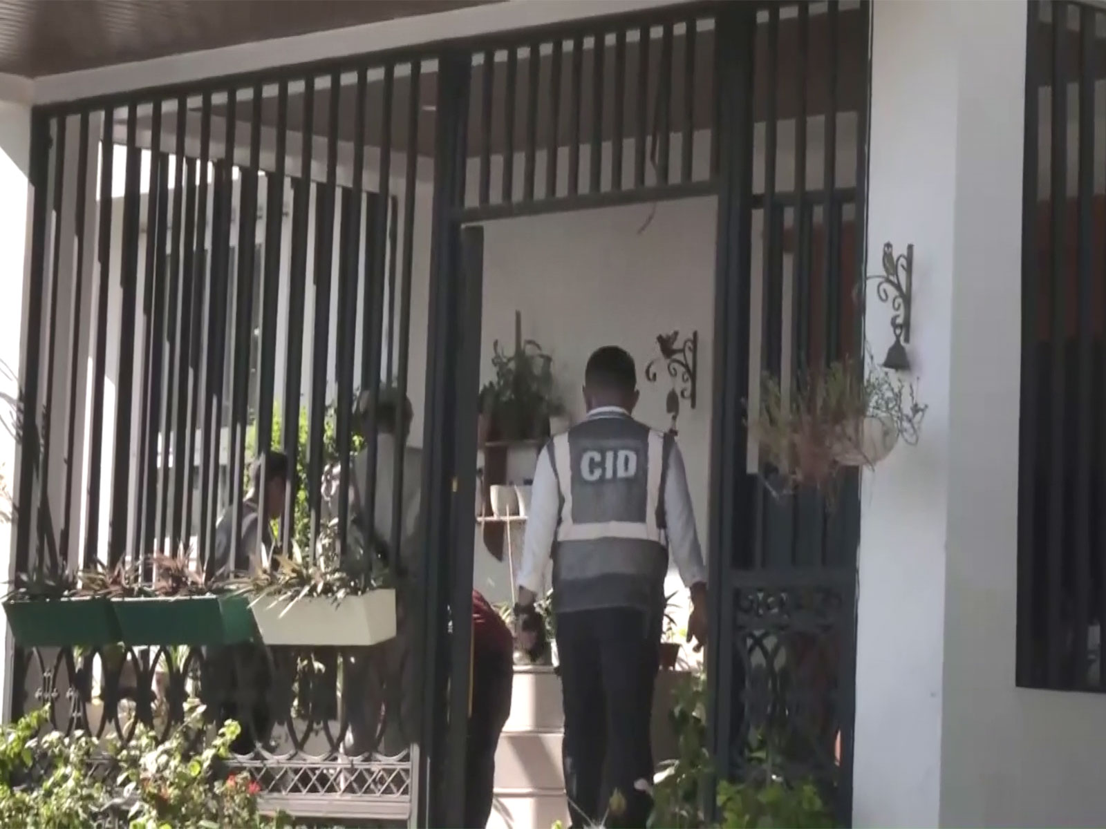 SIT, CID team conducts raid at Shyamkanu Mahanta residence (Photo: ANI) SIT, CID team conducts raid at Shyamkanu Mahanta residence (Photo: ANI)