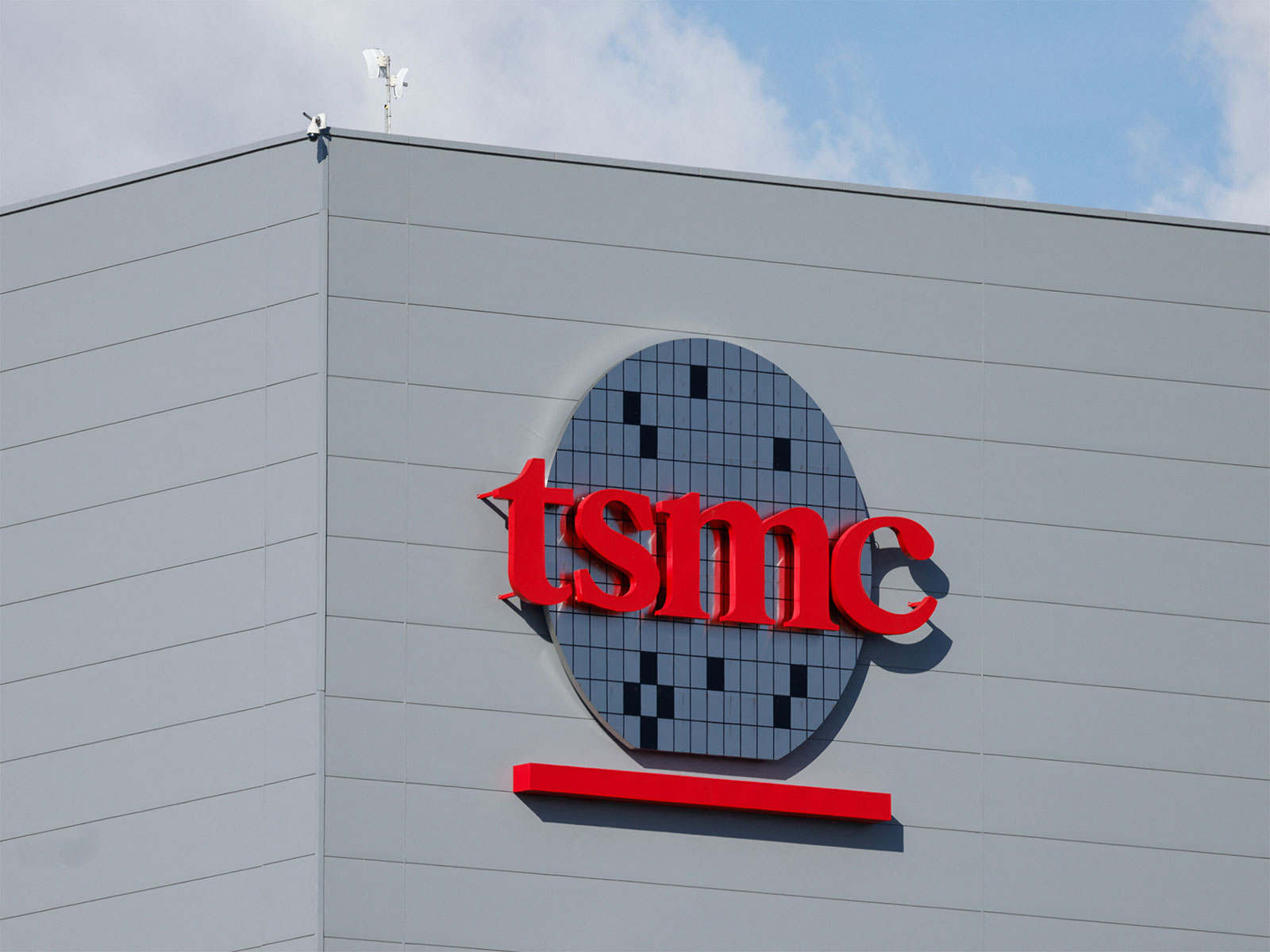 TSMC denies talks on investments or partnerships amid Intel rumors