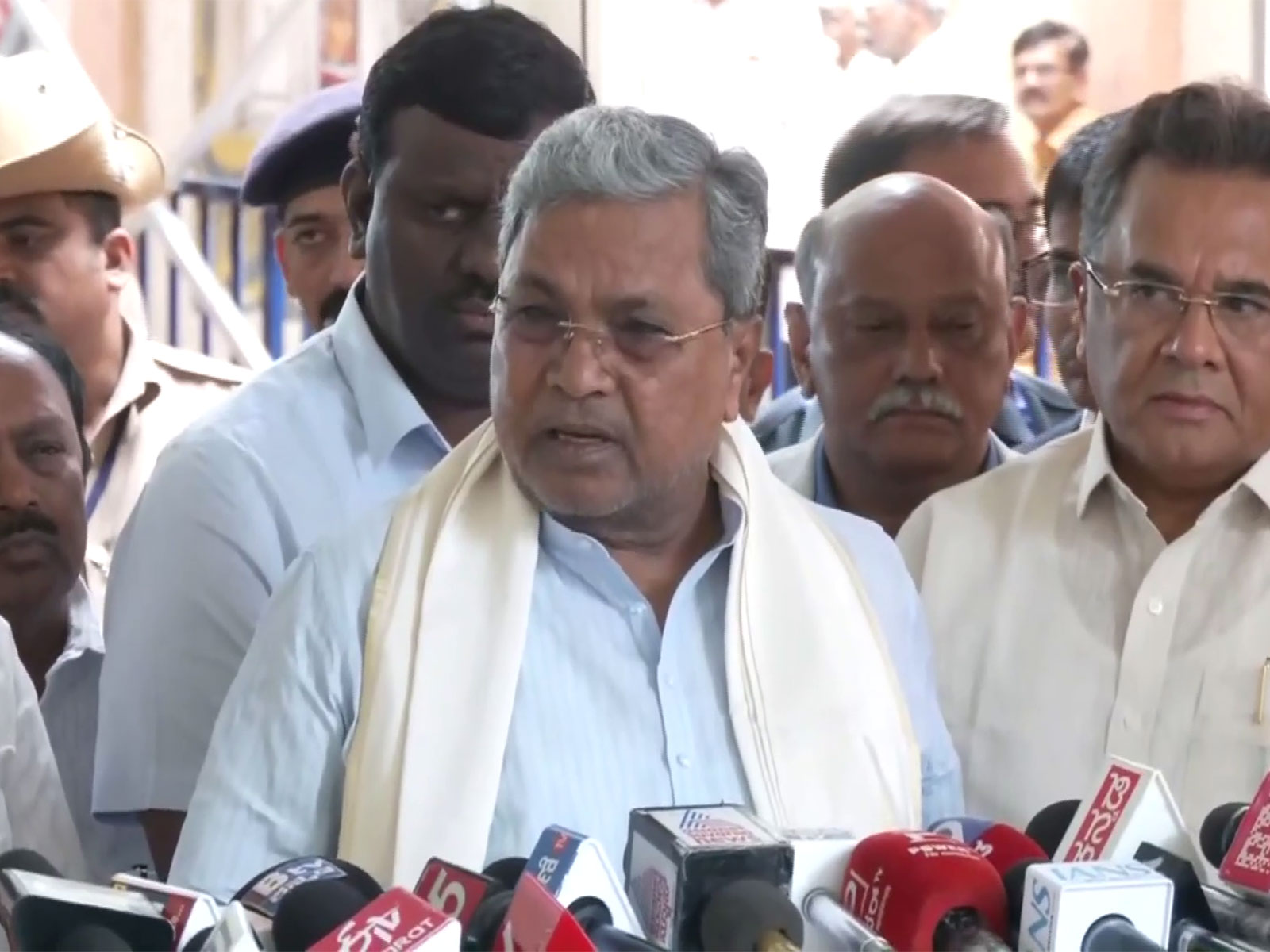 Karnataka CM directs officials to accelerate socio-educational survey, sets Oct 7 deadline