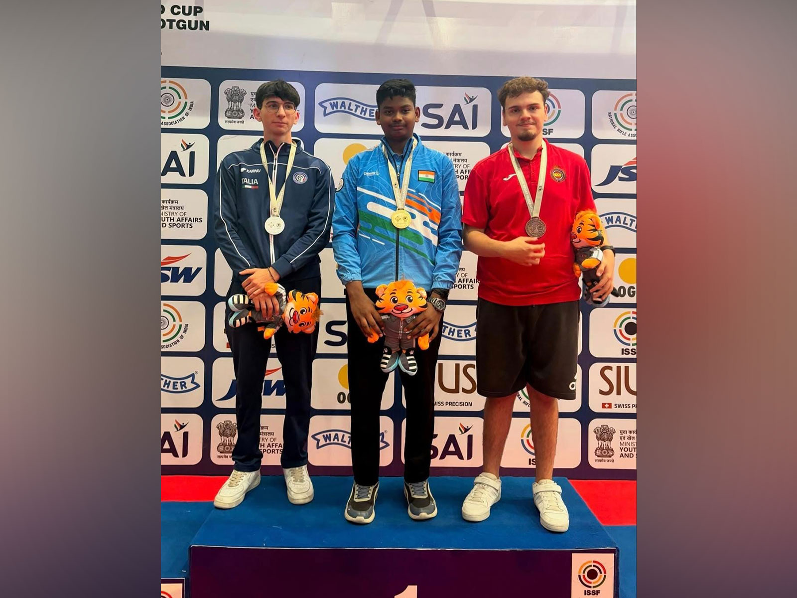 ISSF Junior WC: India's 16-year-old Jonathan steals show to win men's 10 m air pistol title