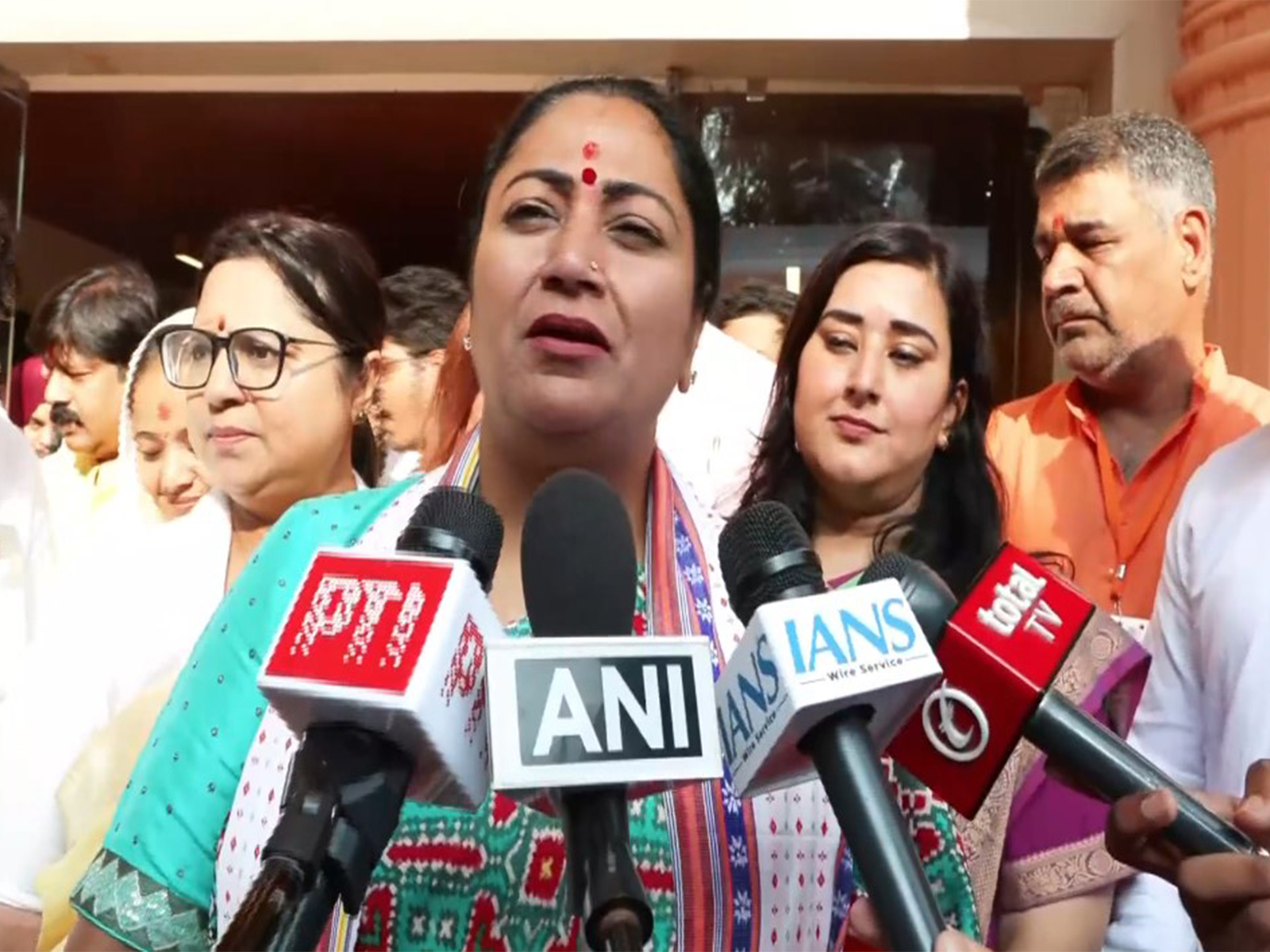 Delhi CM performs havan at BJP's newly-built Delhi headquarter, building to be inaugurated by PM Modi